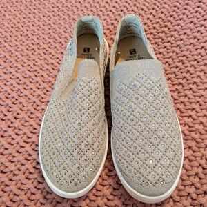 White Mountain Women's Sparkling Gray Slip-On Sneakers